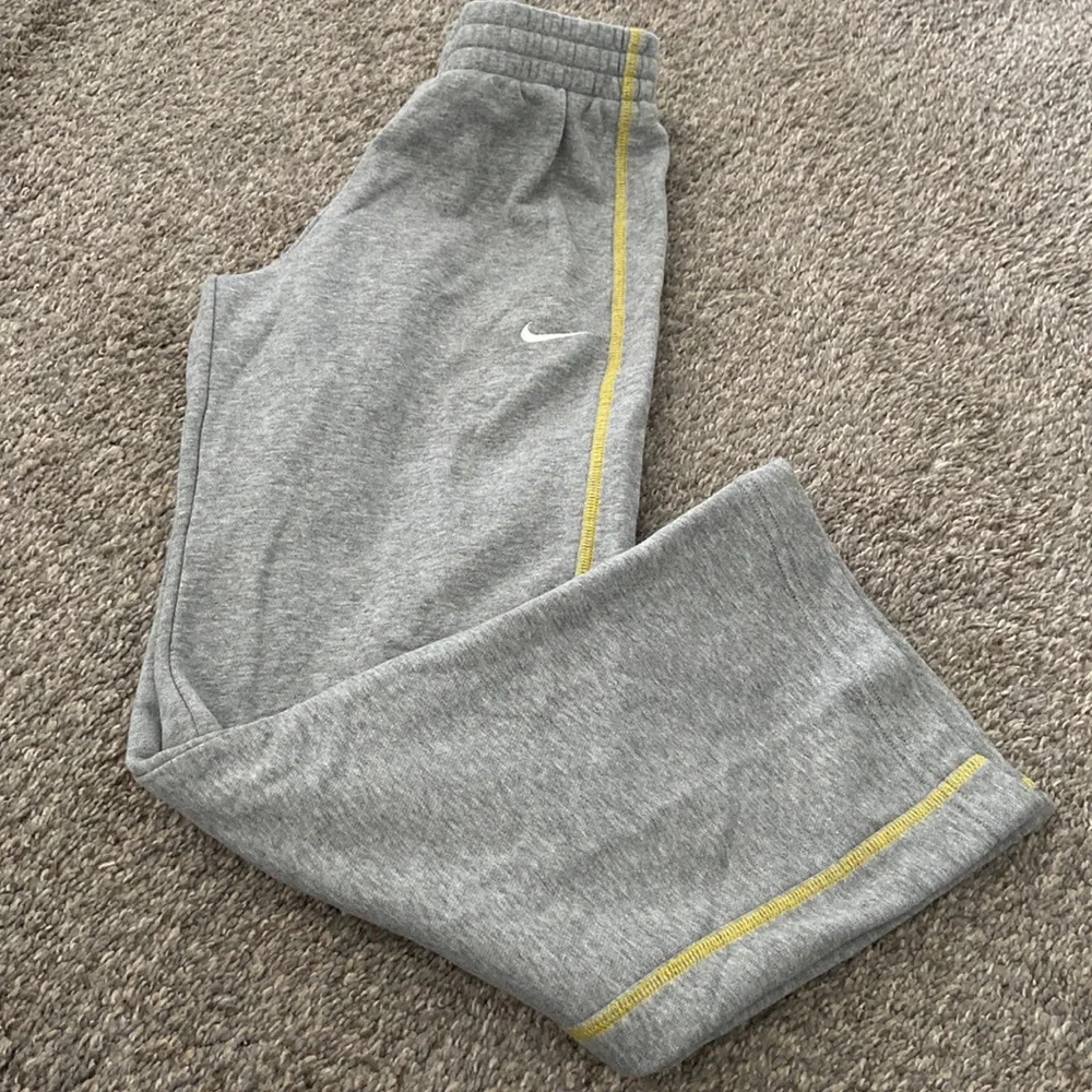 Nike Grey and yellow sweat pants - Picture 1 of 2